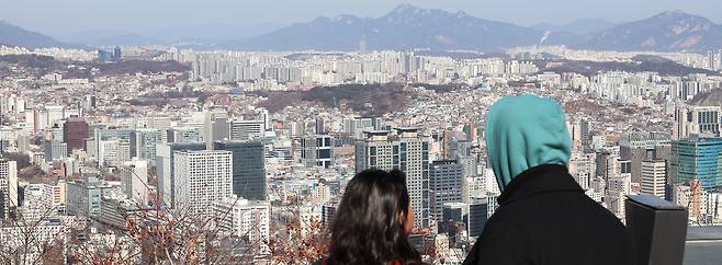 법원 등기정보광장에 따르면 올해 1~2월 부동산 매수인이 직접 등기에 나선 건수는 1만361건으로 전년 동기 대비 51.2%가 늘었다. <연합>