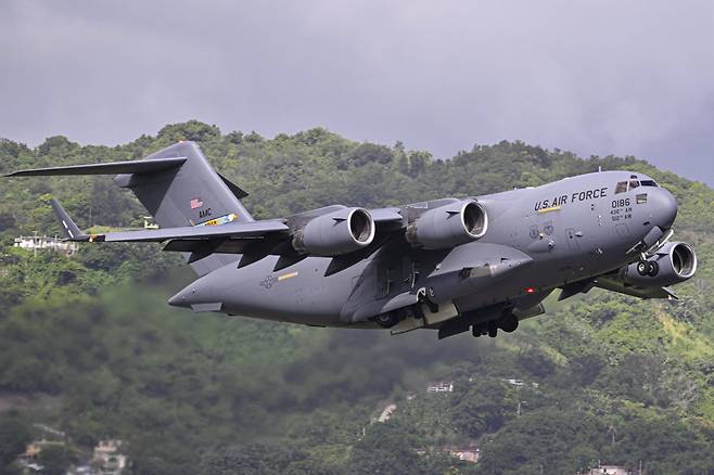 미국 C-17 수송기. 제82공수사단 중동 파병 소식이 나오기 전부터 미국 전역의 군사기지에서 중동으로 향하는 C-17의 움직임이 식별됐다. GETTYIMAGES