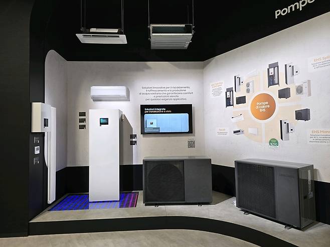 ▲삼성전자는 24일(현지시각) 이탈리아 밀라노에서 열린 'MCE 2026'에 부스를 마련하고 다양한 HVAC 제품을 선보였다.