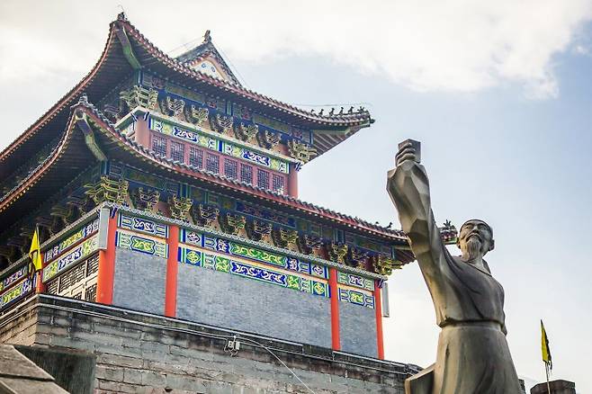 백제성 초입에 있는 시인 이백 동상