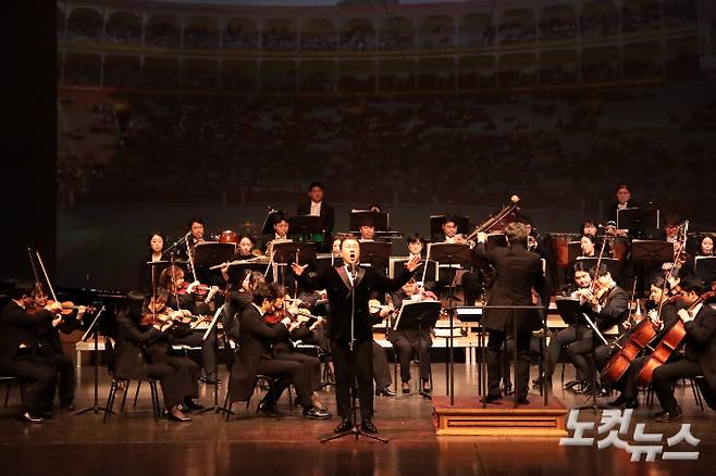 27일 영화의전당 하늘연극장에서 열린 부산CBS교향악단과 함께하는 CBS콘서트 '출항-Voyage to the New World'에서 바리톤 우주호가 무대에 올랐다. 설유정PD