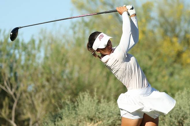 티샷을 하고 있는 야나 윌슨. 사진 제공=AFP연합뉴스