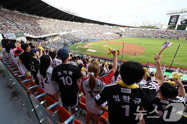 KBO리그 경기를 즐기는 야구팬들. 2025.9.7 ⓒ 뉴스1 구윤성 기자