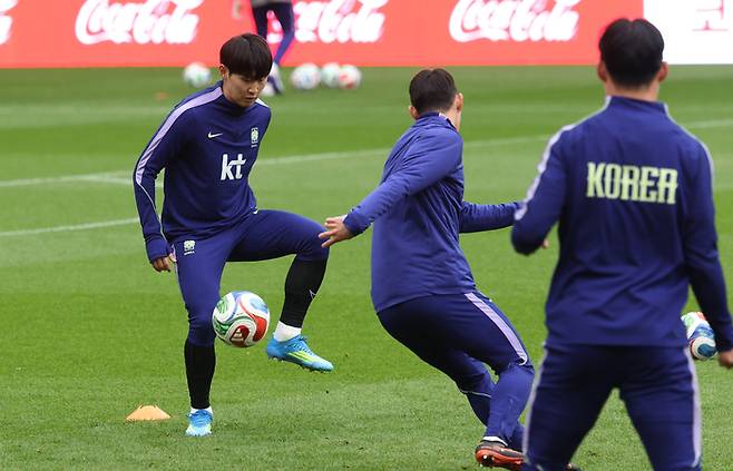 훈련하는 이강인. 사진 | 밀턴 케인즈=연합뉴스