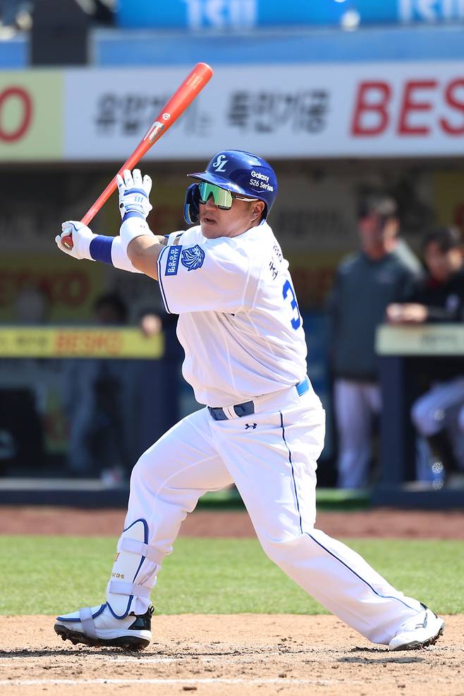 삼성 최형우가 21일 대구삼성라이온즈파크에서 열린 2026 KBO리그 시범경기 LG와 경기에서 타격하고 있다. 사진 | 삼성 라이온즈