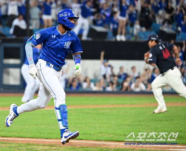 16일 대구삼성라이온즈파크에서 열린 롯데와 삼성의 경기, 4회말 무사 1,2루 삼성 디아즈가 동점 1타점 적시타를 치고 있다. 대구=허상욱 기자wook@sportschosun.com/2025.09.16/