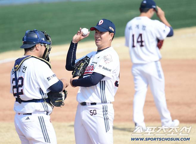 14일 이천 두산베어스파크에서 열린 KBO리그 시범경기 두산과 삼성의 경기. 3회 연속 안타와 볼넷으로 5실점을 허용한 두산 선발 이영하. 이천=송정헌 기자songs@sportschosun.com/2026.03.14/