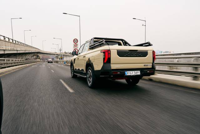 무쏘 후면부는 롱 데크(1,610㎜)와 스탠다드 데크(1,300㎜)로 나뉜다. 평소 적재량과 주차 여건 등에 따라 선택하면 된다. KGM 제공