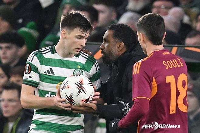 셀틱 수비수 키어런 티어니(왼쪽). /AFPBBNews=뉴스1