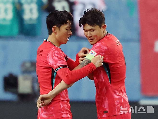 손흥민(왼쪽)과 김민재. /사진=뉴시스