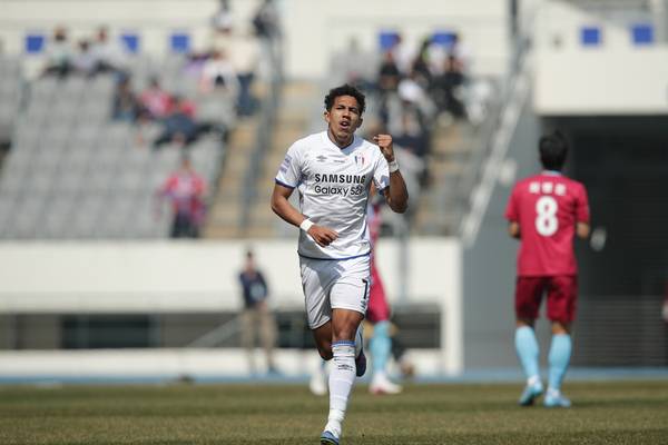 프로축구 K리그2 수원삼성 페신이 28일 용인미르스타디움에서 열린 용인FC와의 하나은행 K리그2 5라운드 경기에서 득점한 뒤 기뻐하고 있다. 2026.3.28 /한국프로축구연맹 제공