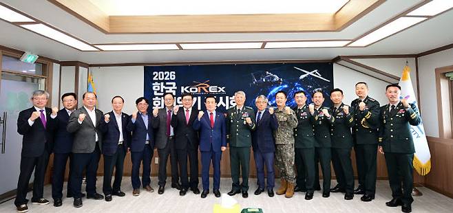 27일 논산시종합사회복지관에서는 산·학·연 관계자들이 참석해 ‘미래 회전익기 발전방향 전문 세미나’가 열려, 첨단 항공 기술 공유를 통한 국방 산업의 발전 전략이 논의됐다.(논산=논산시 제공)