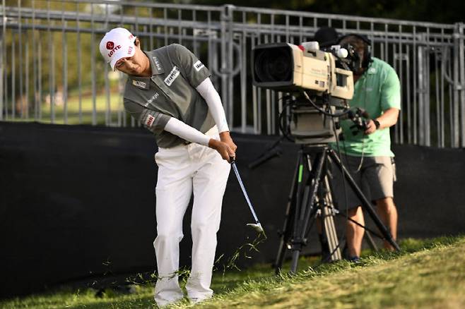 김효주가 LPGA 투어 포티넷 파운더스컵 최종 4라운드 17번홀 그린 주변에서 어프로치 샷을 하고 있다.(사진=AFPBBNews)