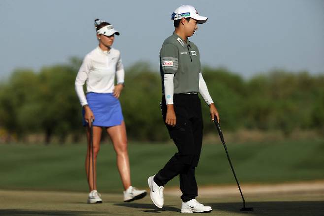 왼쪽 넬리 코다, 오른쪽 김효주.(사진=AFPBBNews)