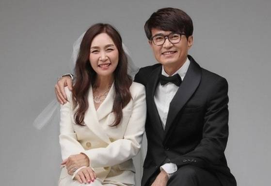 가수 조갑경, 홍서범 부부(왼쪽부터). MBC에브리원 제공.