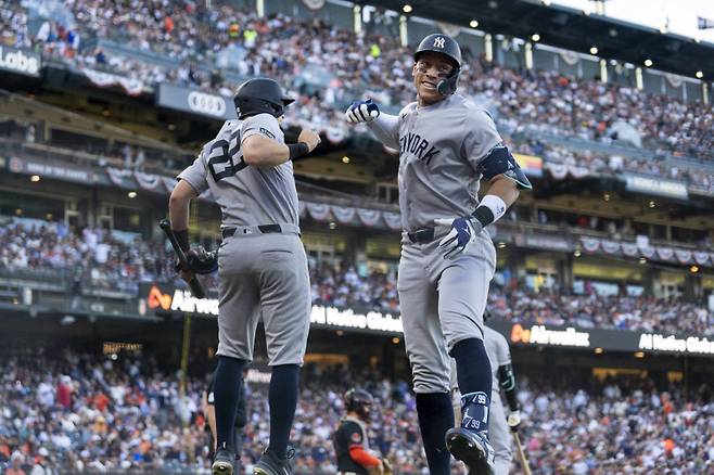 <yonhap photo-4892="">메이저리그(MLB) 동부와 서부, 아메리칸리그(AL)와 내셔널리그(NL)를 대표하는 뉴욕 양키스와 로스앤젤레스(LA) 다저스가 나란히 3연승으로 정규시즌을 시작했다. Mandatory Credit: Cary Edmondson-Imagn Images/2026-03-29 10:10:42/ <저작권자 ⓒ 1980~2026 ㈜연합뉴스. 무단 전재 재배포 금지, AI 학습 및 활용 금지></yonhap>