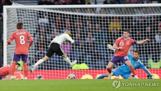 결승골을 터트리는 일본의 이토 준야 / 사진=연합뉴스