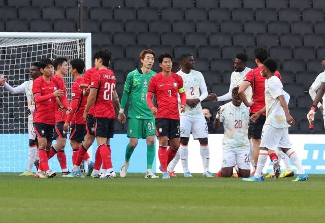 홍명보 감독이 이끈 대한민국 축구 대표팀은 28일(한국시간) 영국 밀턴케인즈의 스타디움MK에서 열린 코트디부아르와의 2026 북중미월드컵 대비 평가전에서 졸전 끝 0-4 대패했다. 사진=연합뉴스