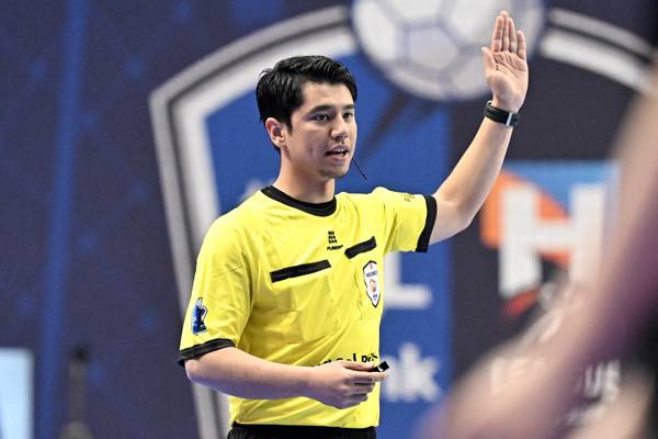 사진 우즈베키스탄 쌍둥이 심판 하산 이스모일로프