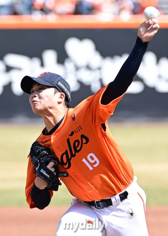 2026년 3월 29일 오후 대전 한화생명볼파크에서 열린 ‘2026 신한 SOL KBO리그' 키움 히어로즈와 한화 이글스의 경기. 한화 선발투수 왕옌청이 역투하고 있다./대전 = 유진형 기자
