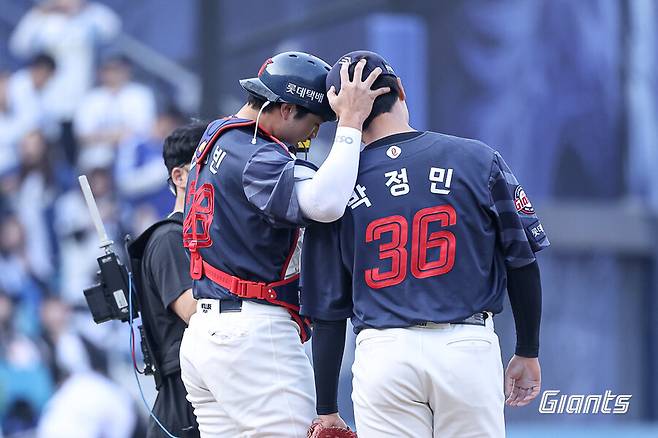 ▲ 손성빈과 박정민 ⓒ롯데 자이언츠