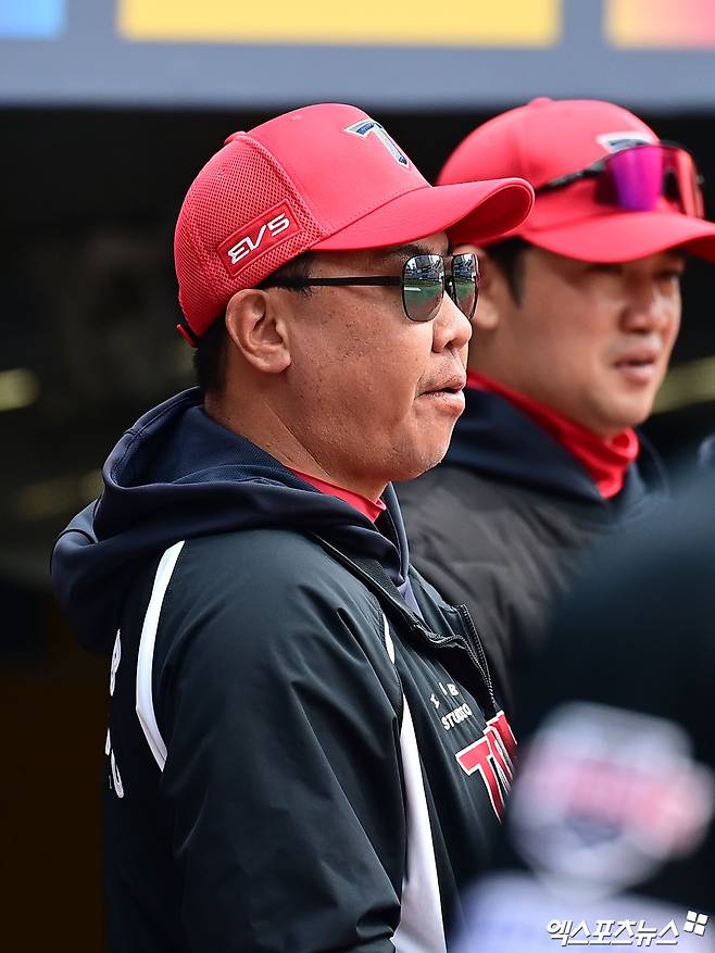 29일 오후 인천SSG랜더스필드에서 열린 '2026 신한 SOL Bank KBO리그' KIA 타이거즈와 SSG 랜더스의 경기, KIA 이범호 감독이 경기를 지켜보고 있다. 인천, 박지영 기자