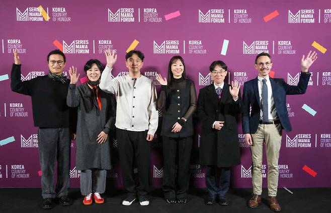 왼쪽부터 유현석 콘진원 원장직무대행, 권미경 스튜디오N 대표, 이동건 웹툰 작가, 이혜영 스튜디오드래곤 CP, 신석홍 주프랑스한국대사관 공사참사관, 프란체스코 카푸로 시리즈 마니아 포럼 총괄 디렉터(사진=한국콘텐츠진흥원)