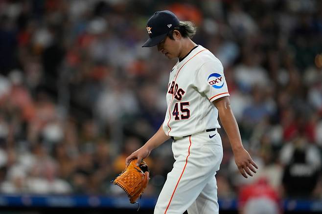 Houston Astros starting pitcher Tatsuya Imai (45) leaves the mound during the third inning of a baseball game against the Los Angeles Angels in Houston, Sunday, March 29, 2026. (AP Photo/Ashley Landis)
<저작권자(c) 연합뉴스, 무단 전재-재배포, AI 학습 및 활용 금지>