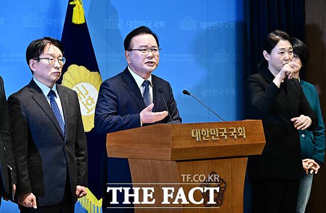 김부겸 전 국무총리가 30일 오전 서울 여의도 국회 소통관에서 기자회견을 열고 대구시장 출마선언을 하고 있다. /국회=배정한 기자