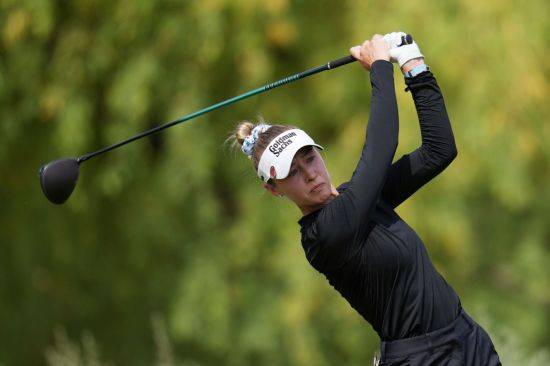 넬리 코르다가 포드 챔피언십 4라운드 2번 홀에서 티샷을 하고 있다. 피닉스=AP연합뉴스