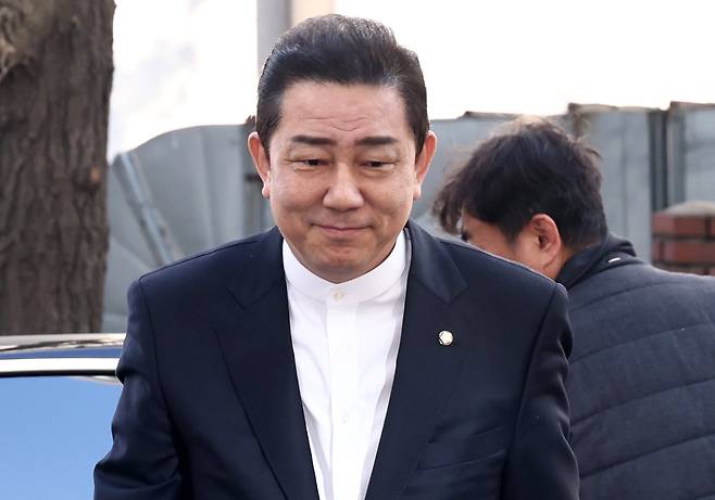 공천헌금 수수 의혹 등 13가지 의혹으로 수사를 받고 있는 김병기 무소속 의원. /뉴스1