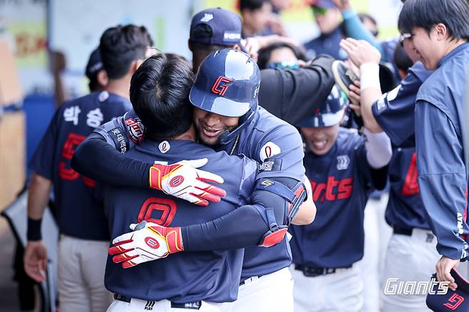 롯데 자이언츠도 타선에서 가장 기량이 좋은 선수를 리드오프(1번 타자)로 내세웠다. 개막 2연전 효과는 '만점'이었다.