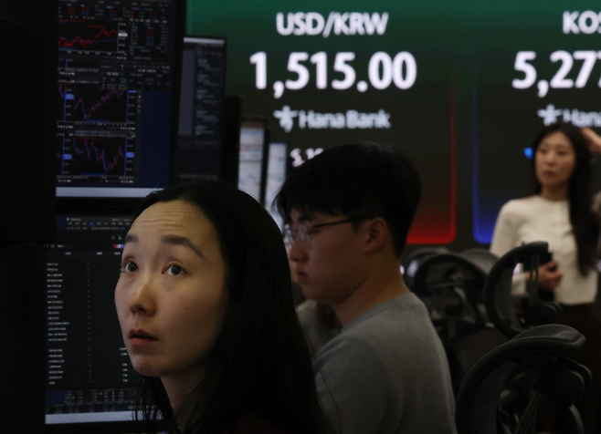 30일 원/달러 환율은 6.8원 오른 1515.7원을 기록했다. 연합뉴스