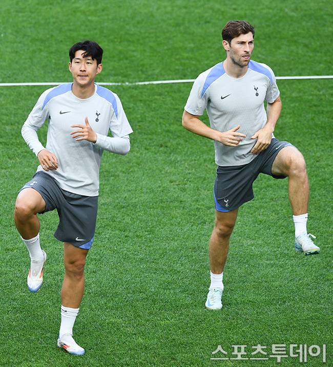손흥민-데이비스 / 사진=DB