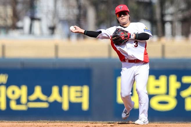 ▲ 김선빈은 SSG와 개막 2연전에서 타격은 물론 수비에서도 대활약하며 고군분투했다 ⓒKIA타이거즈