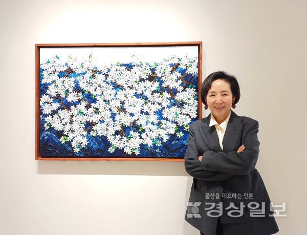 자연의 생명력과 순환의 미학을 회화로 풀어내는 박현옥 작가의 개인전 '봄의 빛과 맛을 담다'가 오는 4월7일부터 30일까지 서울 서초구 모예갤러리 2층에서 열린다.