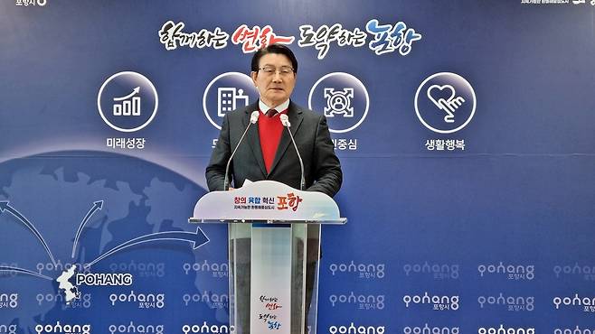 6·3 지방선거 국민의힘 포항시장 후보자 공천에서 탈락한 박승호 예비후보가 3월 23일 포항시청 브리핑룸에서 기자회견을 열어 중앙당 공관위의 결정을 비판하고 있다. /경북매일 DB