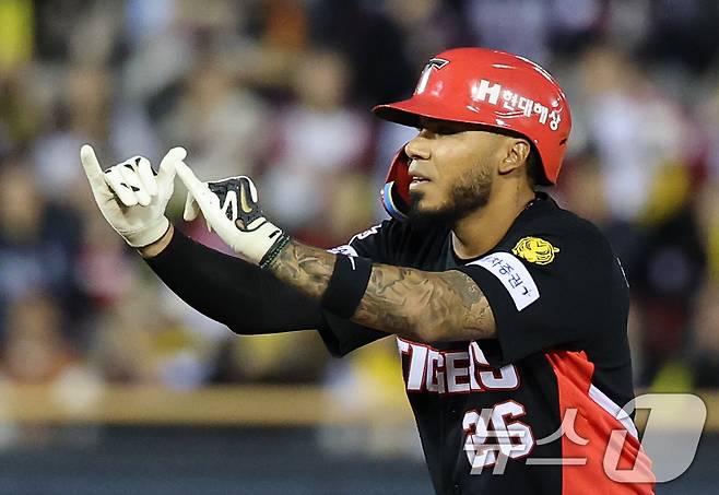 31일 서울 송파구 잠실야구장에서 열린 '2026 신한 SOL KBO리그' 열린 KIA 타이거즈와 LG트윈스의 경기, 2회초 KIA 공격 2사 1,3루 상황에서 카스트로가 2타점 적시 2루타를 때린 후 포효하고 있다. 2026.3.31 ⓒ 뉴스1 오대일 기자