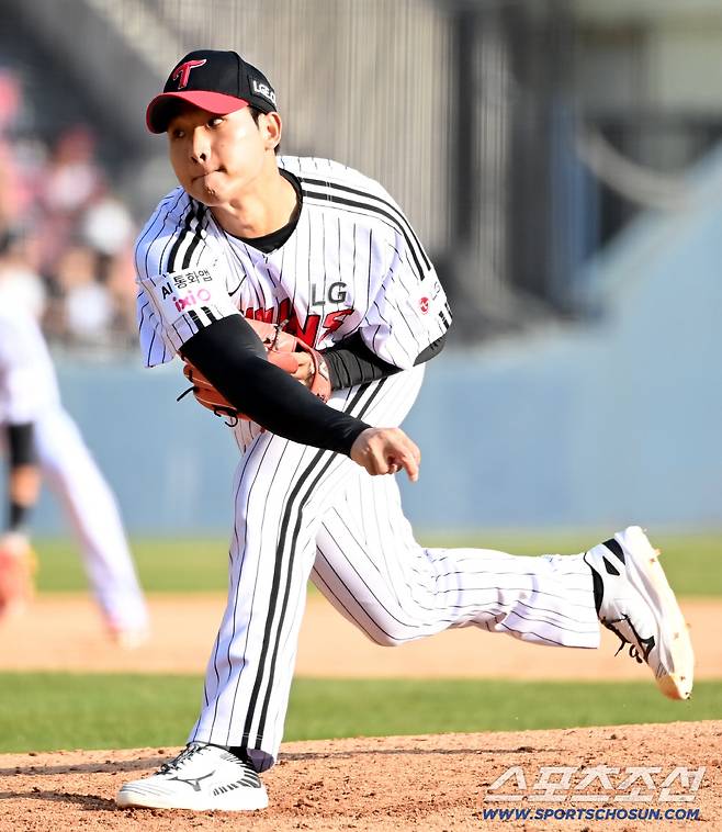 28일 잠실야구장에서 열린 KT와 LG의 개막전. LG 우강훈이 역투하고 있다. 잠실=허상욱 기자wook@sportschosun.com/2026.03.28/