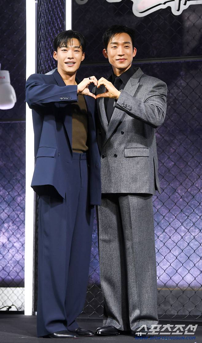 넷플릭스 시리즈 사냥개들 시즌2 제작발표회가 31일 서울 중구 장충동 앰배서더풀만호텔에서 열렸다. 배우 우도환, 이상이가 포토타임을 갖고 있다. 장충동=박재만 기자pjm@sportschosun.com/2026.03.31/