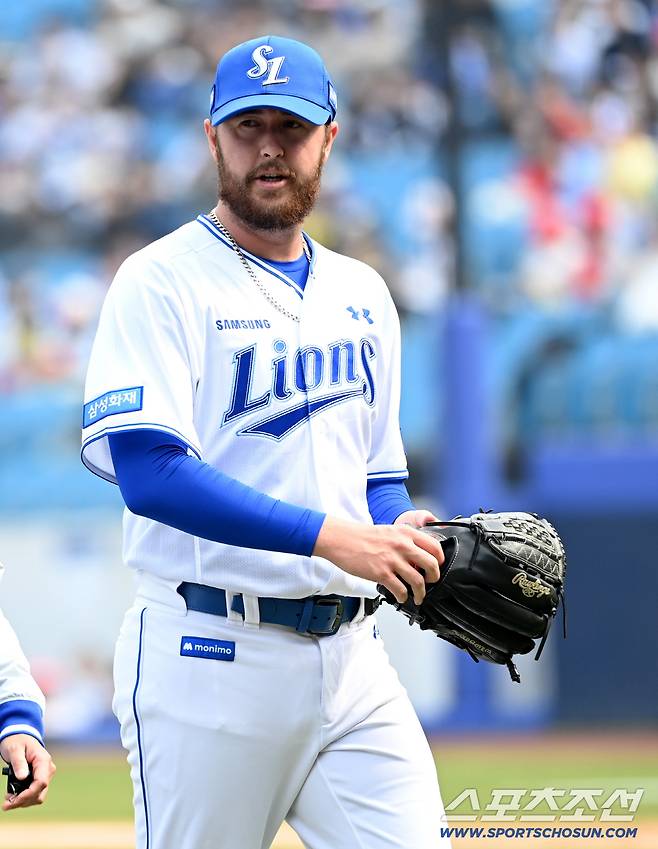 24일 대구삼성라이온즈파크에서 열린 KIA와 삼성의 시범경기. 4회초 1사 1,3루 삼성 오러클린이 KIA 이창진에 1타점 적시타를 내준 뒤 마운드를 내려가고 있다. 대구=허상욱 기자wook@sportschosun.com/2026.03.24/