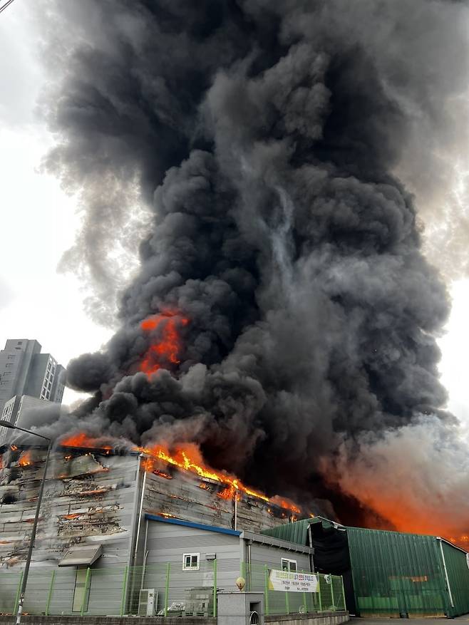 경기 양주시 공장 화재 현장. 경기북부소방재난본부 제공