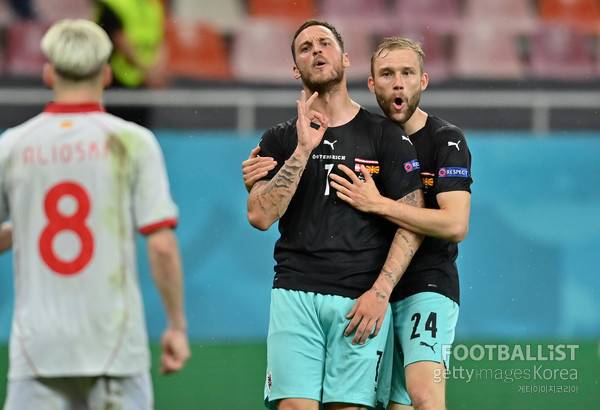 마르코 아르나우토비치(가운데)와 콘라트 라이머(오른쪽, 이상 오스트리아). 게티이미지코리아