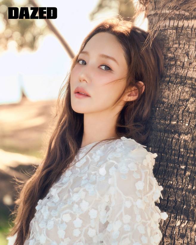 배우 박민영 태국 푸켓 패션 화보. 사진 데이즈드, 그림공작소