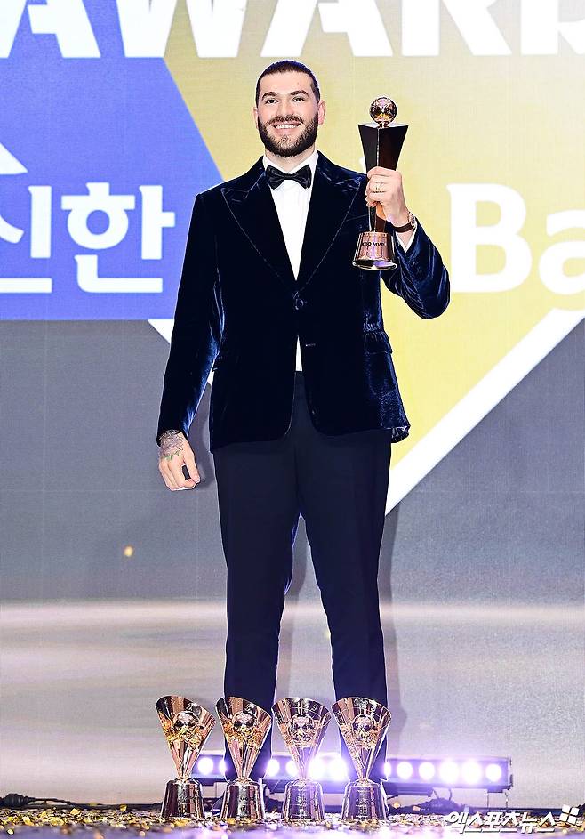 미국 메이저리그 토론토 블루제이스의 코디 폰세가 31일(한국시간) 캐나다 온타리오 주 토론토의 로저스 센터에서 열린 2026 메이저리그 콜로라도 로키스와의 홈 경기에 선발등판했지만, 부상으로 2.1이닝 1실점을 기룍한 뒤 교체됐다. 사진 엑스포츠뉴스 DB