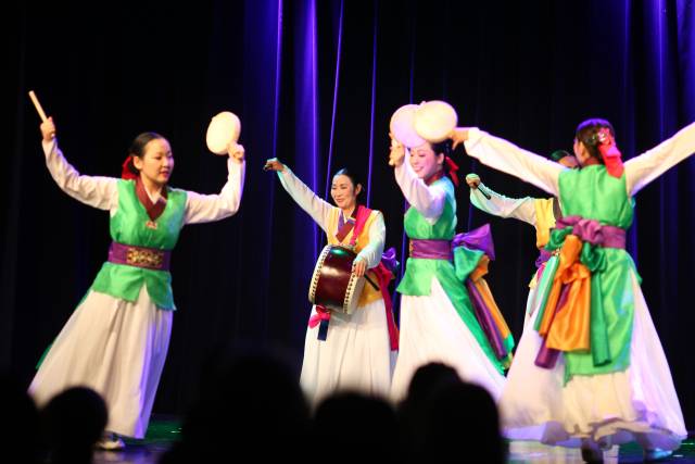 파독간호사무용단 공연 모습. 국립부산국악원 제공