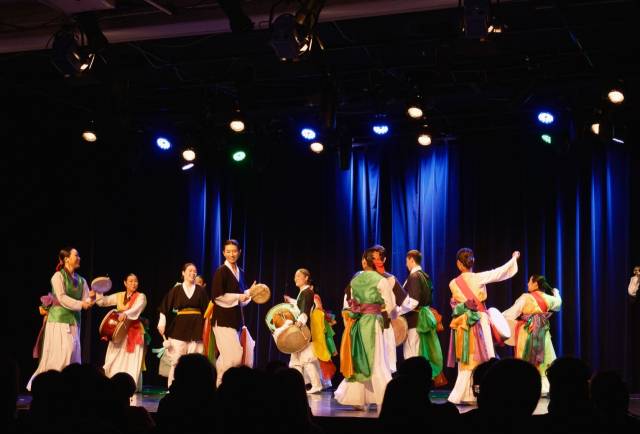 파독간호사무용단 공연 모습. 국립부산국악원 제공