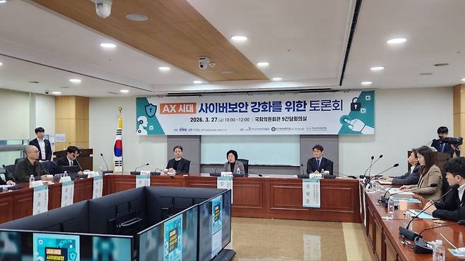 토론회의 문제의식은 비교적 분명했다. AX 시대의 보안은 더 이상 시스템 한켠에 붙는 방어 기능이 아니라 산업 경쟁력과 사회적 신뢰를 지탱하는 핵심 인프라라는 점이다. (사진=테크42)