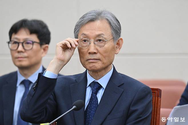 과학기술정보방송통신위원회(과방위)는 1일 서울 여의도 고광헌 방송미디어통신심의위원회(방미심위) 위원장 후보자에 대한 인사청문회를 열었다. 전 위원장의 ‘민원사주’ 의혹 관련 방미심위 직원 및 방미심위 감사실장 등도 증인으로 출석했다. 2026.04.01 이훈구 기자 ufo@donga.com