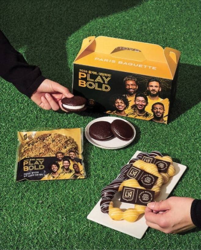 파리바게뜨가 미국 프로축구 구단 LAFC(로스앤젤레스FC)와 협업한 신제품 3종. 파리바게뜨 제공